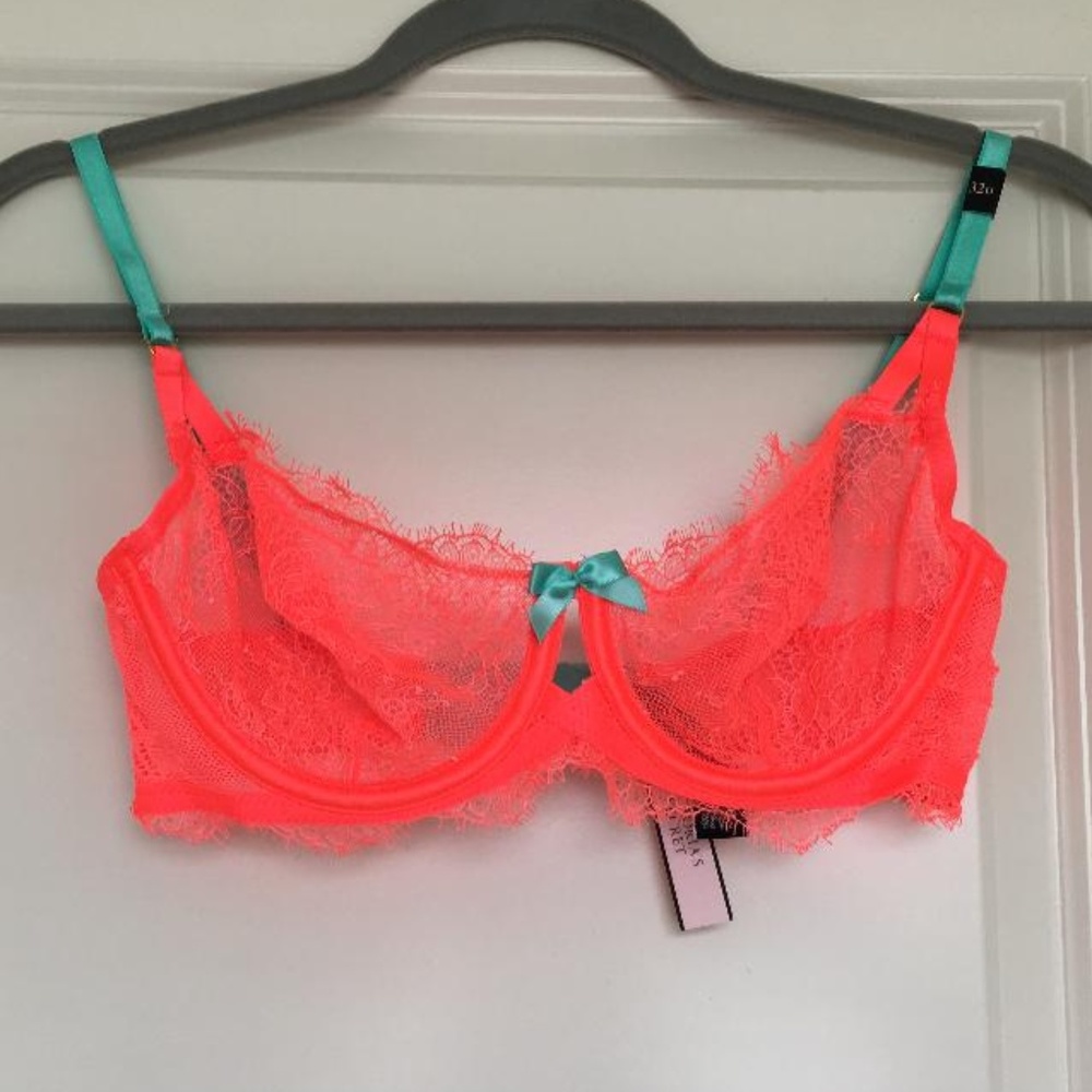 Victoria's Secret 32D Eyelash lace bra NWT